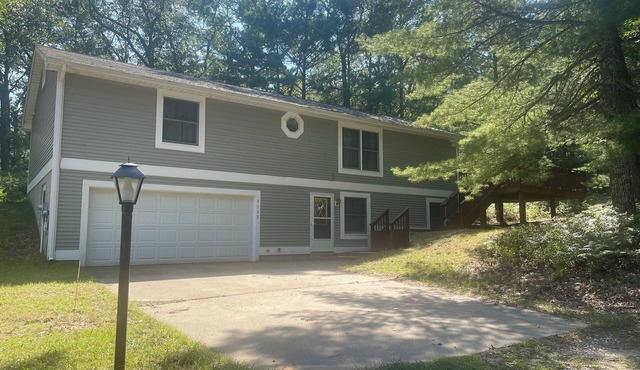 Tween Town N' Water 3 bedroom, 3 bath home near Pentwater