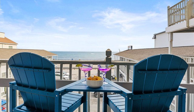 Twin View: 1 BR, Living Room, Ocean & Marsh Views, Beach Chairs, 1 parking spot
