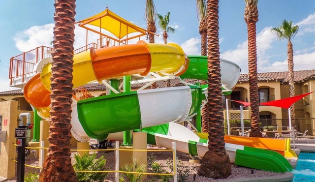 Two 2BR Villas with Balcony, Full Kitchen l Splash Pool & Game Room Access