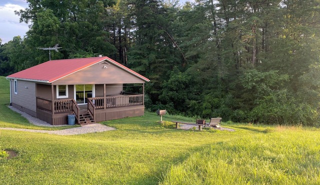 Two bedroom cabin with hot tub and sunset views