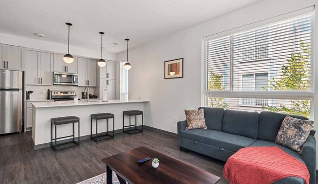 TWO CozySuites AYR | 3 Beds | parking, pool, gym
