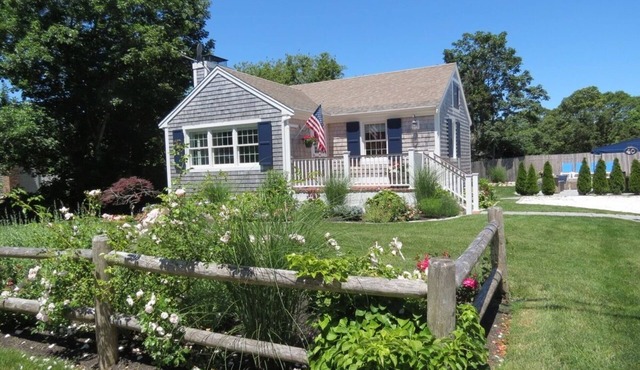 Ultimate Cape Cottage: 040-O Updated Cottage with Heated Pool, Close To Nauset Beach