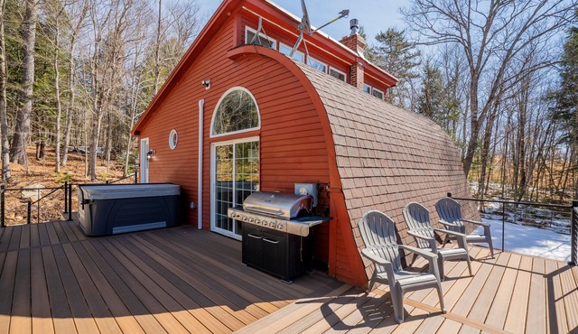Unique Family Retreat | HotTub, Fire Pit, Dogs OK!