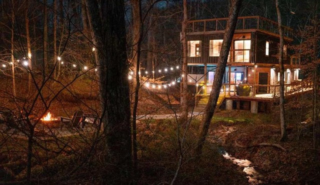 Unique Home Retreat with Creek Villa