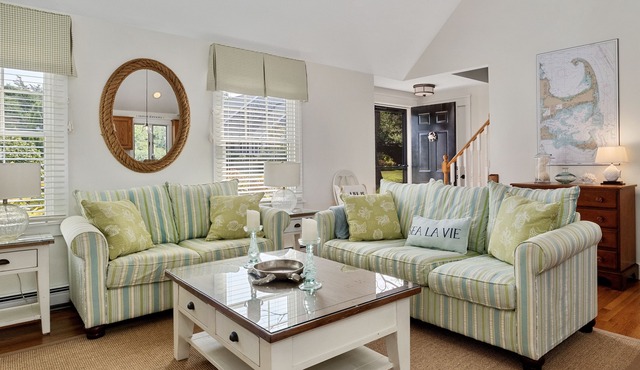 Unique Oyster Pond 3bd-2ba home in private setting close to downtown.