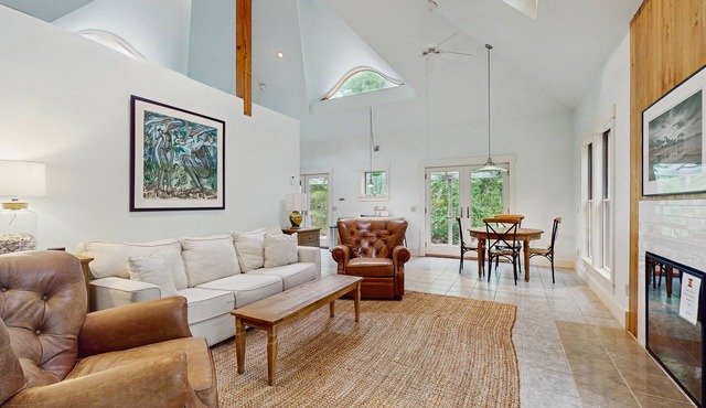 Uniquely designed island retreat with fast WiFi & private W/D - dogs welcome