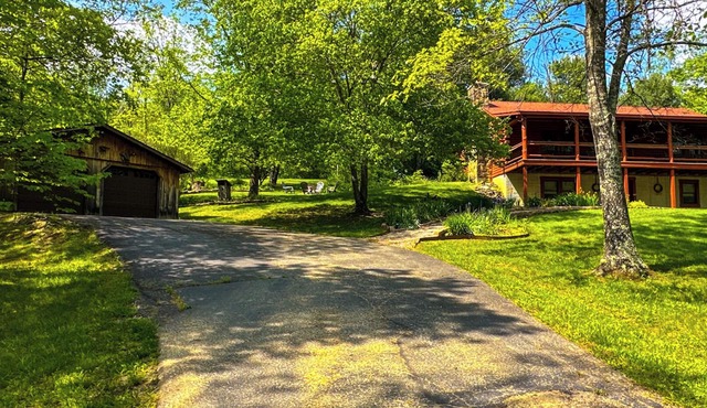 "Unto the Hills" Scenic and quiet cabin in Hocking Hills on 5 acres with a pond