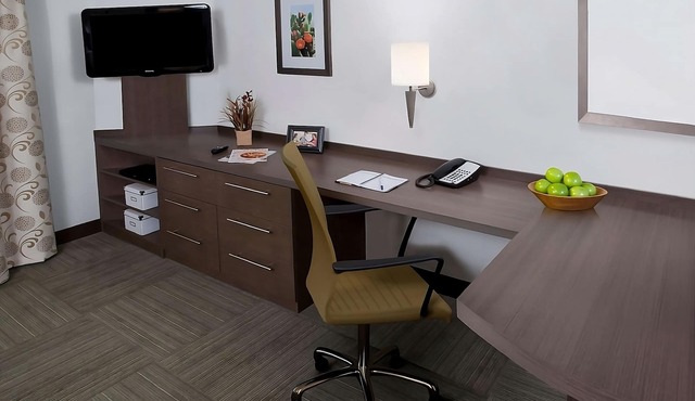 Unwind in a Pet-friendly Southfield Suite w/Private Kitchen and Free Parking!