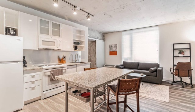 Unwind in Comfort—Stylish DT Cleveland Getaway