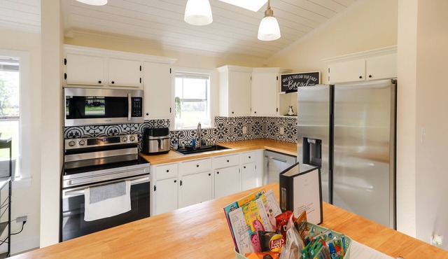 Updated Comanche Home w/Country Views!