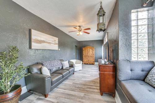 Updated New Kensington Home w/Deck: 22 Mi to PGH!