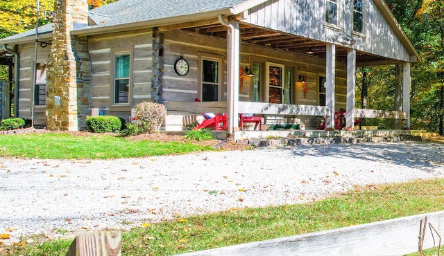 Updated pet friendly, close to Nashville!