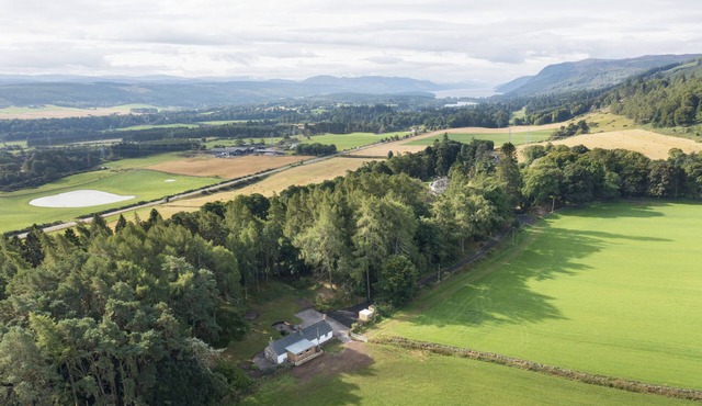 Upper Dunain - sleeps 4 guests in 2 bedrooms