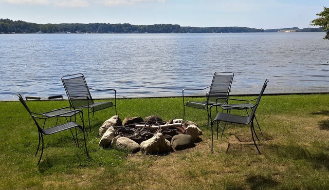 Upper Hamlin Lake Cottage 200 ft from waters edge