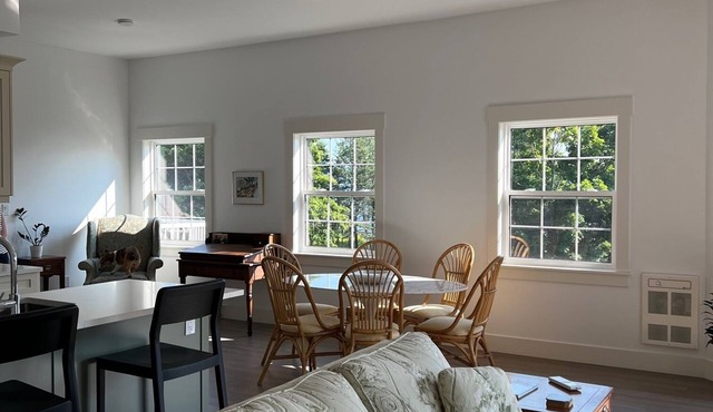 Upper level end unit with wate view in every direction
