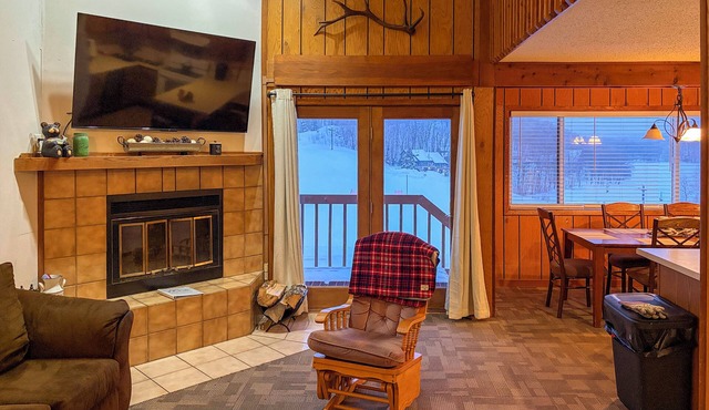 Upson Ski-In/Ski-Out, End-Unit Cabin w/Fireplace!
