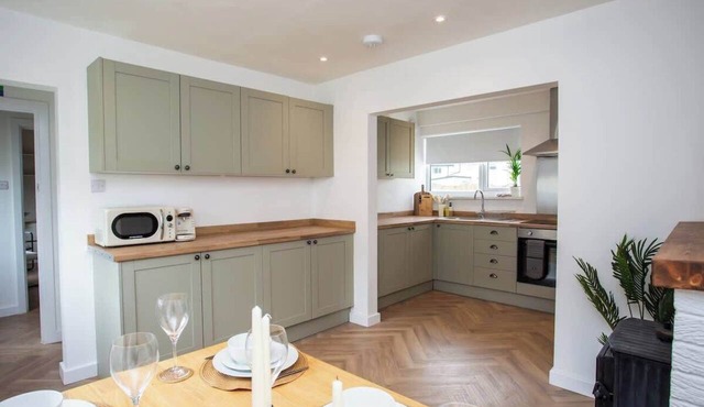 Vacant Nest | The South End | Spacious | Smart TV
