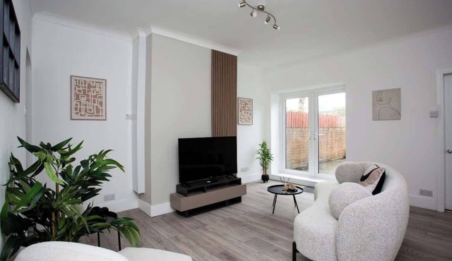 Vacant Nests | The Attwood | Smart Tv | WIFI