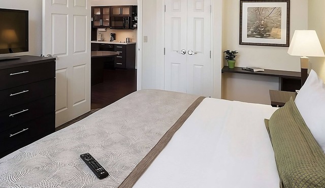 Vacation Day Is Always A Great Idea! Enjoy Convenient Room with Kitchen!