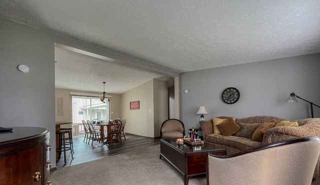Vacation Delight-Two blocks from boat launch, park, beach and popular Newman St.
