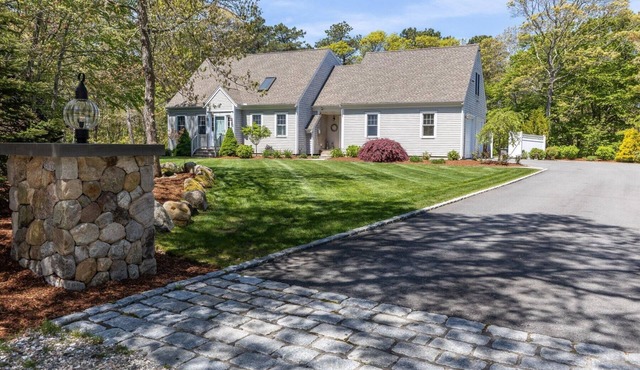 Vacation Getaway- Salt Water Pool, Firepit, Outdoor Bar/Kitchen.