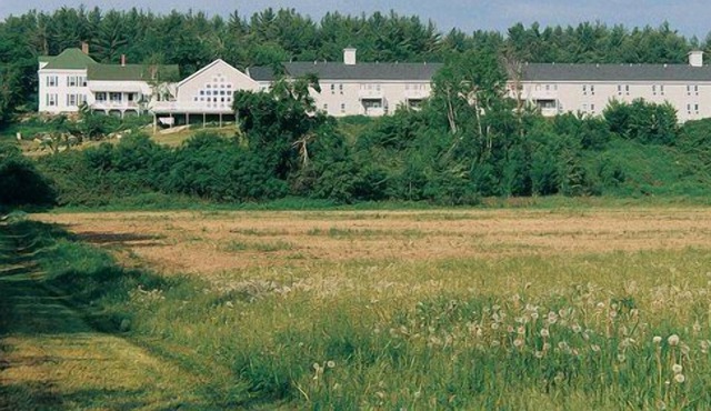 Vacation Resort with River View in Bethel Maine - Two Bedroom Suite (#1)