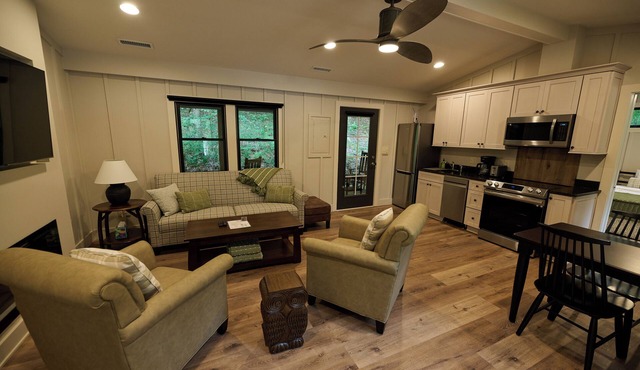 Valley Overlook, heart of Cuyahoga Valley National Park - Cabin for 4