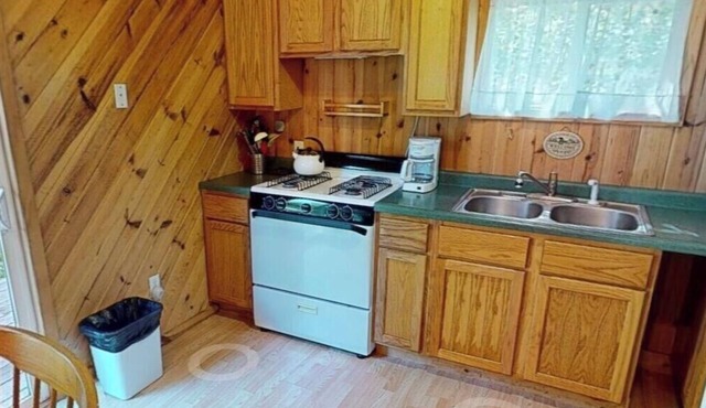 VermilionRiverCottages - Wood Haven Cottage