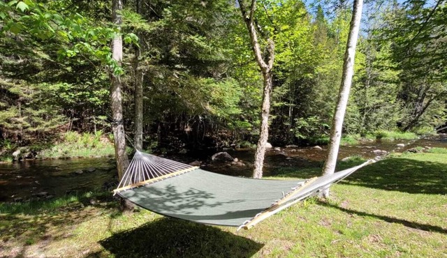 Vermont cabin on a brook close to White Mountains VAST