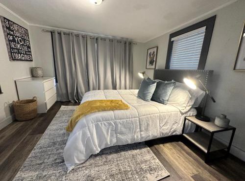Vibrant City Home 4BD 2BA