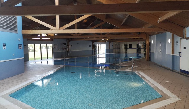 VICTORIA COTTAGE, pet friendly, character holiday cottage in Amble