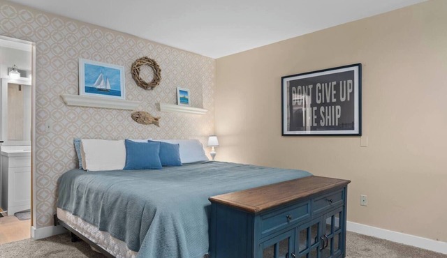 Victorian Inn #107 | King Bed + Queen Sleeper Sofa