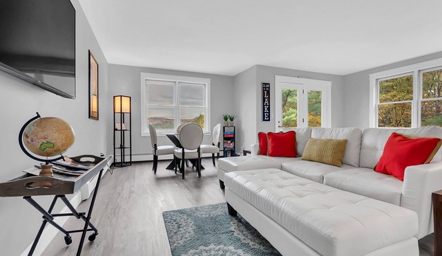 Views! Cozy, Private 3BR Condo with lake access!