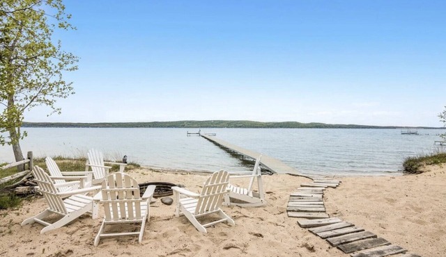 Villa Crystal/5bedrooms/Lakefront Luxury/Hot tub