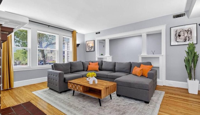 Vintage 5BR apt in Boston with Free Parking