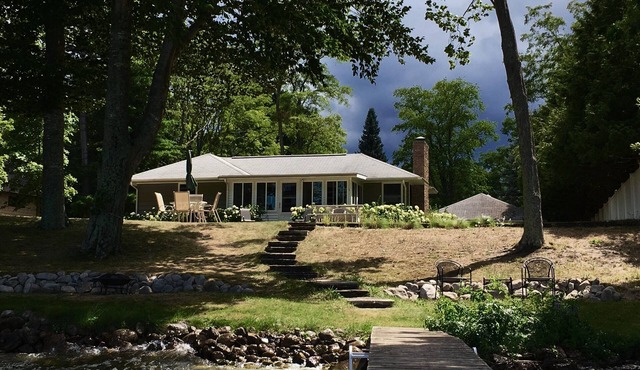 Vintage Cottage On Little Glen Lake Sleeps 6
