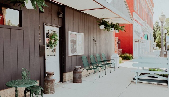 Vintage Main Street Retreat Sleeps 25