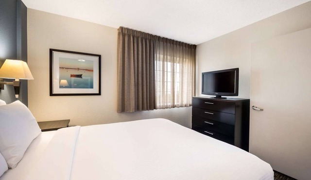 Visit Boston Attractions & Harvard - Pet-friendly Suites with BBQ Facilities!
