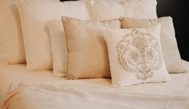 Wake Up on a Real Ranch - The Bunkhouse - Elizabethtown KY