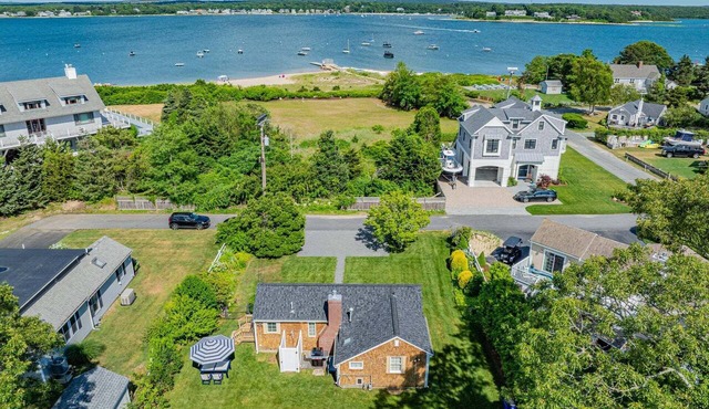 Walk to beach in charming neighborhood
