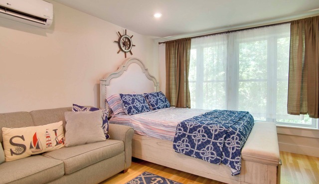 Walk to Beach & Lighthouse: Oak Bluffs Studio!