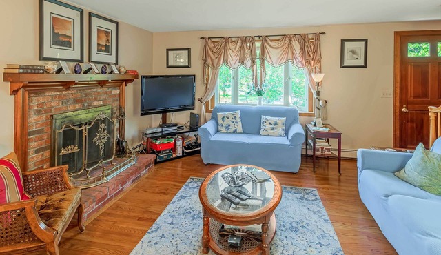 Walk to Beach & Main St: Dog-Friendly Cape Cod Gem