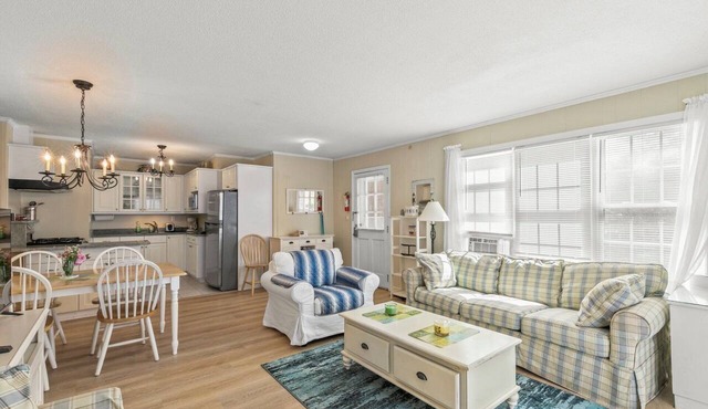 Walk To Beaches, Main Street, and Harbor. 1BR Cottage. Quiet Area. Captain Gosnold Village 18A
