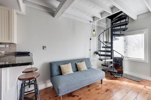 Walk to Commercial Street! Couples Retreat w/Deck