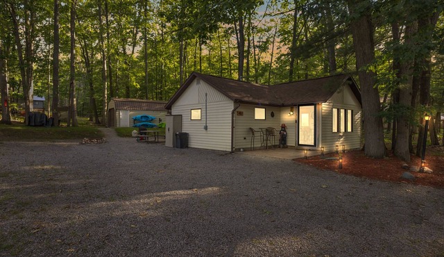 -Walk-to-Dock-Higgins Lake-Kayaks-beanbagtoss🏖️🛶🚤