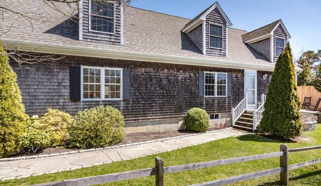 Walk to Edgartown Wharf - Upgraded Vineyard Home with AC and Outdoor Shower
