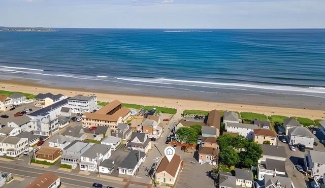 Walk to everything - Beach, Pier, Restaurants, and Amusements!