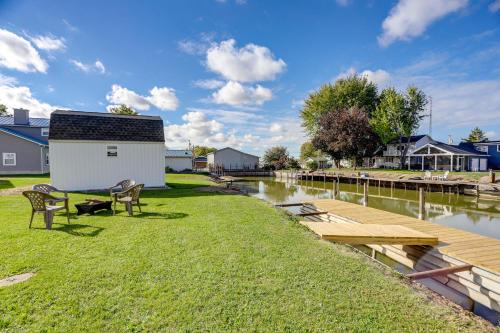 Walk to Lagoon Saloon! Chic Home on Nugent's Canal