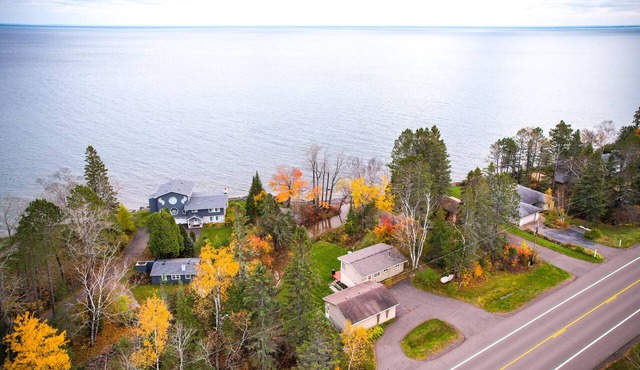Walk to McQuade Harbor: Lake Superior Retreat