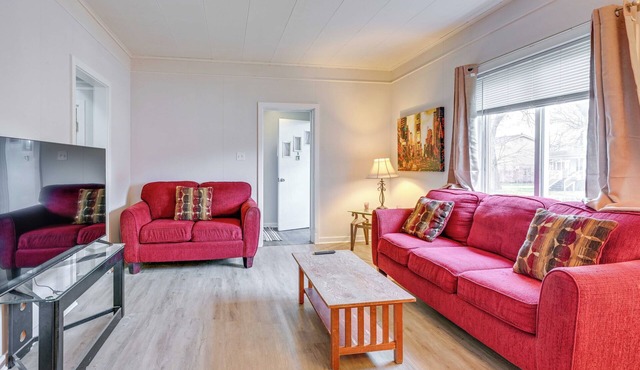 Walk to Old Town Saginaw! Charming Retreat w/ Yard